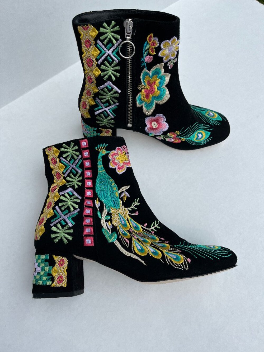 Johnny Was Sz 8 Black Suede Ankle boots Multicolored Peacock Floral Embroidery
